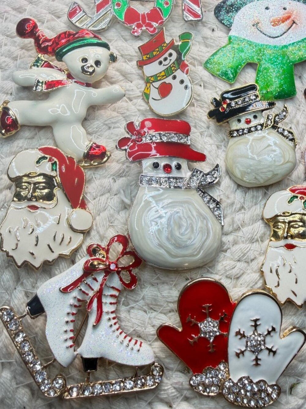 Santa Christmas Brooch Lot of 11 Snowman Angel Red White Holiday Pins - Picture 3 of 12
